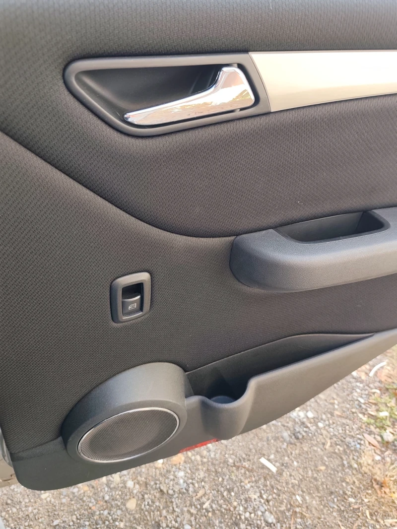 Mercedes-Benz B 200 Седан, снимка 4 - Автомобили и джипове - 52636287