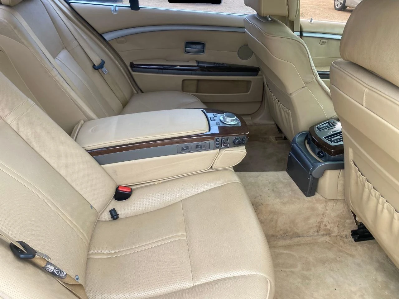 BMW 750  - изображение 6