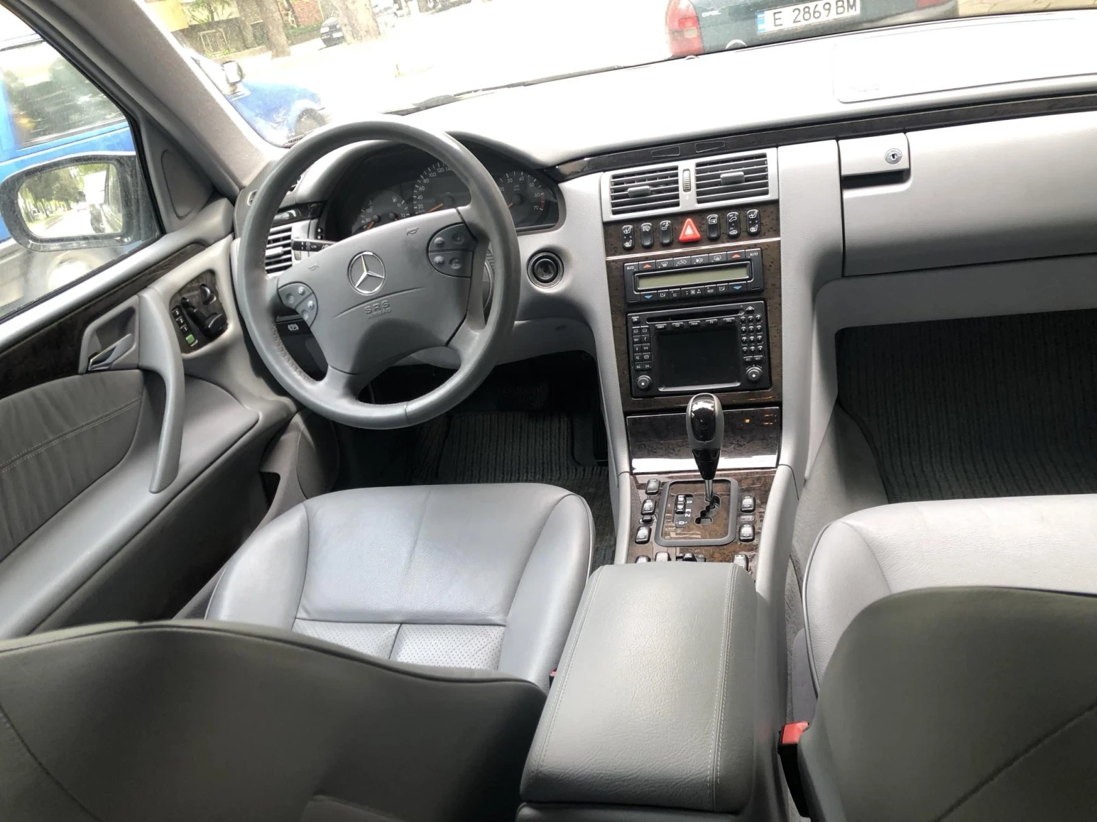 Mercedes-Benz E 320  - изображение 9
