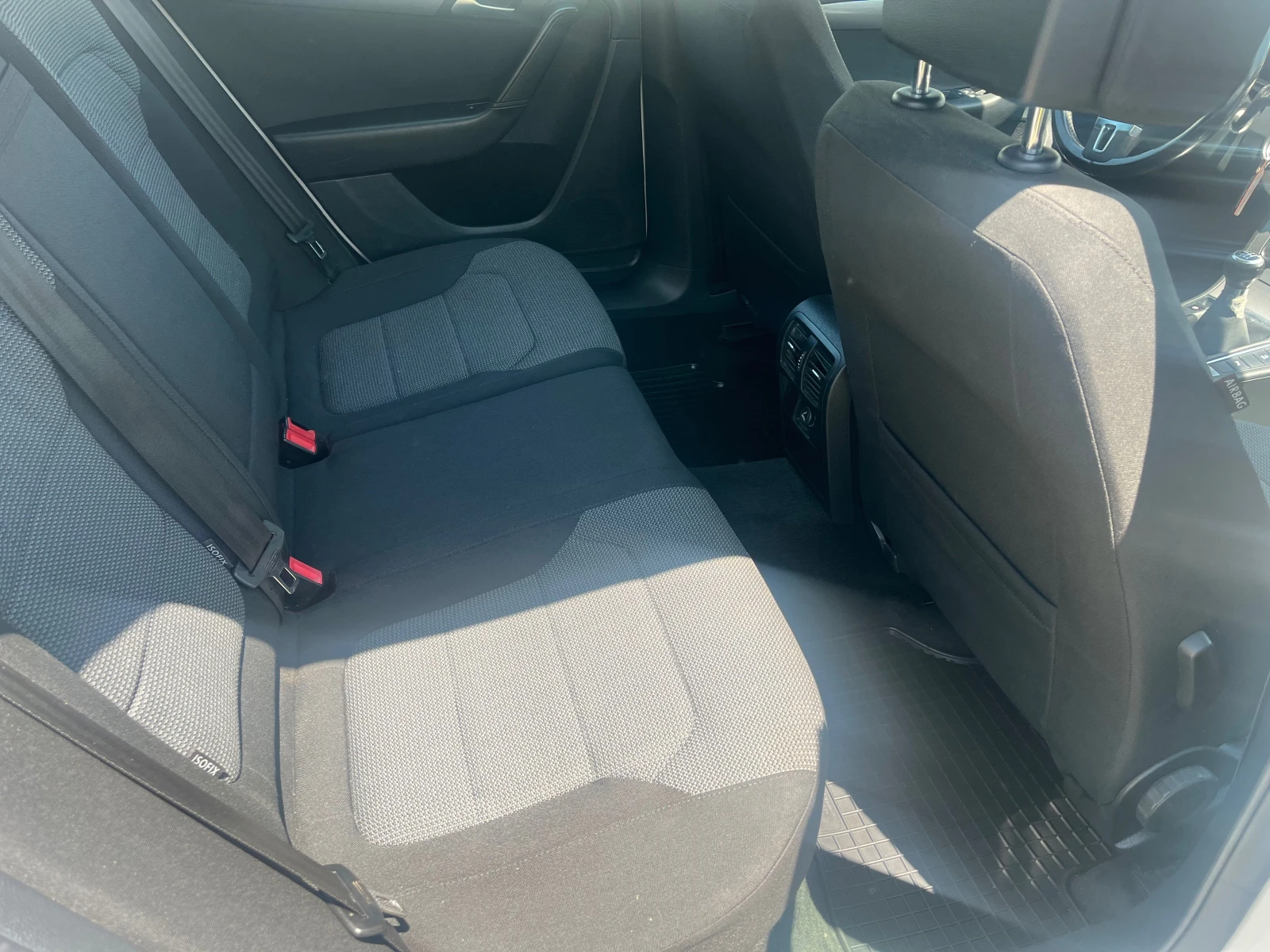 VW Passat 2.0 Дизел 140 Навигация  - изображение 10
