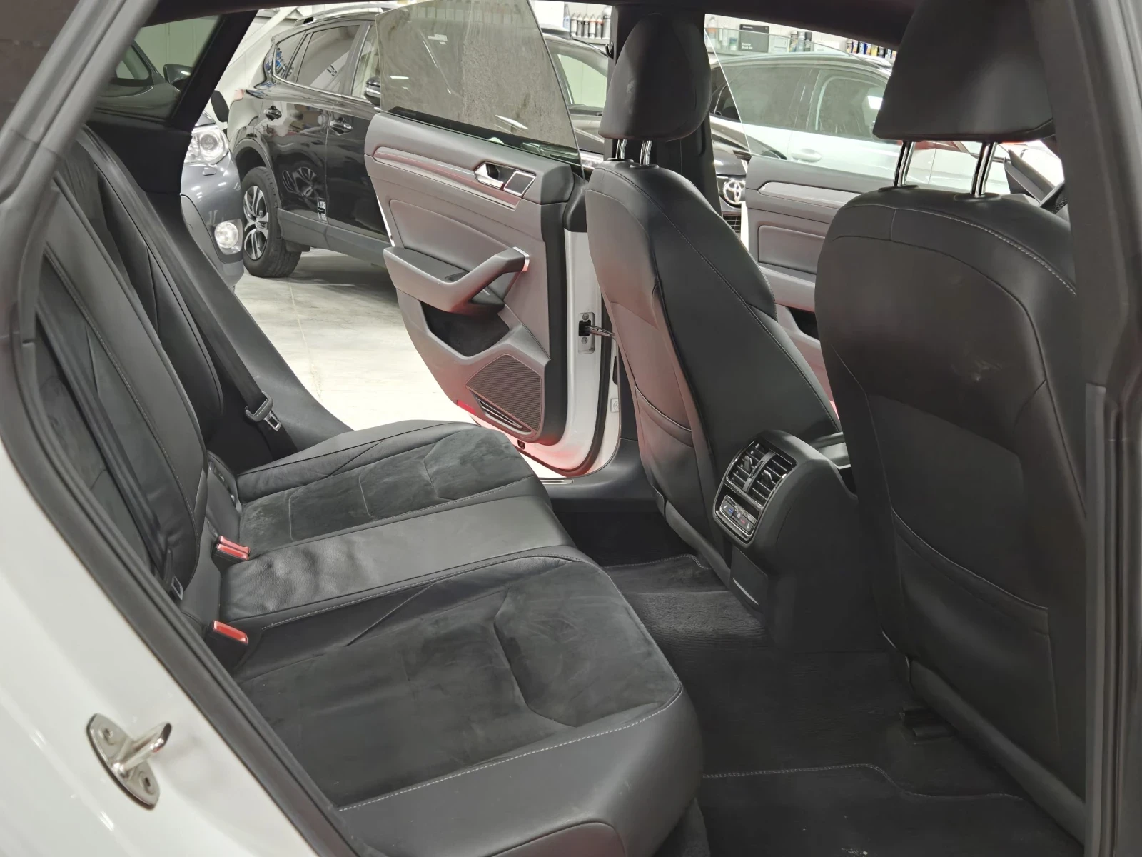 VW Arteon R-Line | 2.0TSI | DSG7 |   | Mobile.bg   16