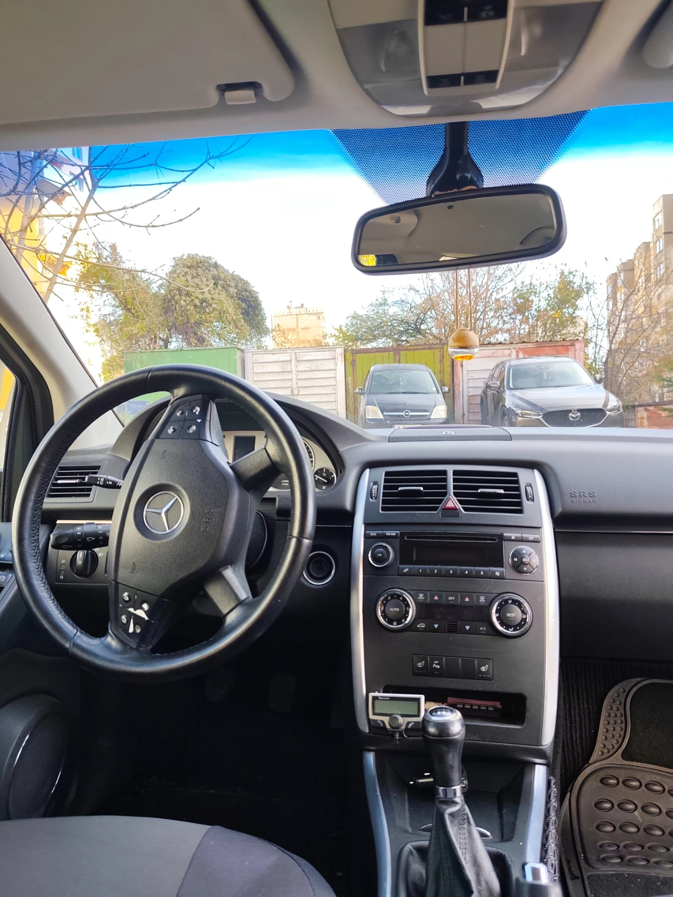 Mercedes-Benz B 200 Седан - изображение 3