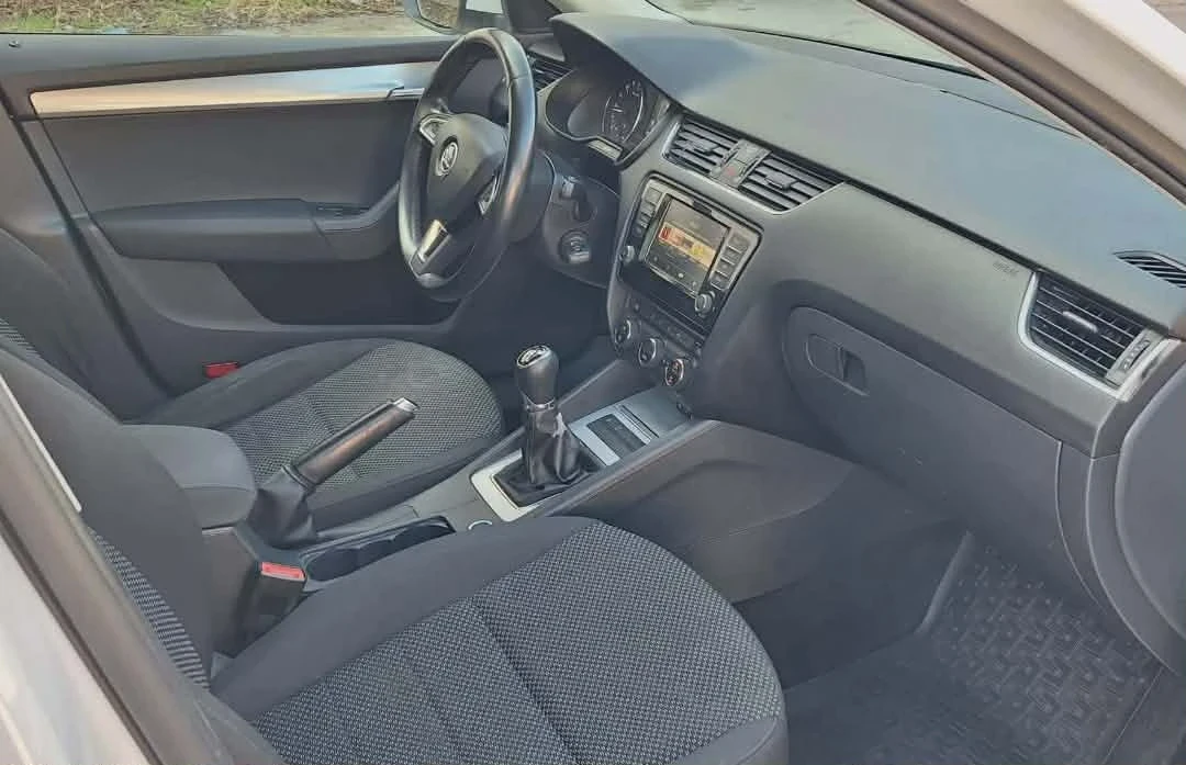 Skoda Octavia 1.6 тди, снимка 10 - Автомобили и джипове - 53915856