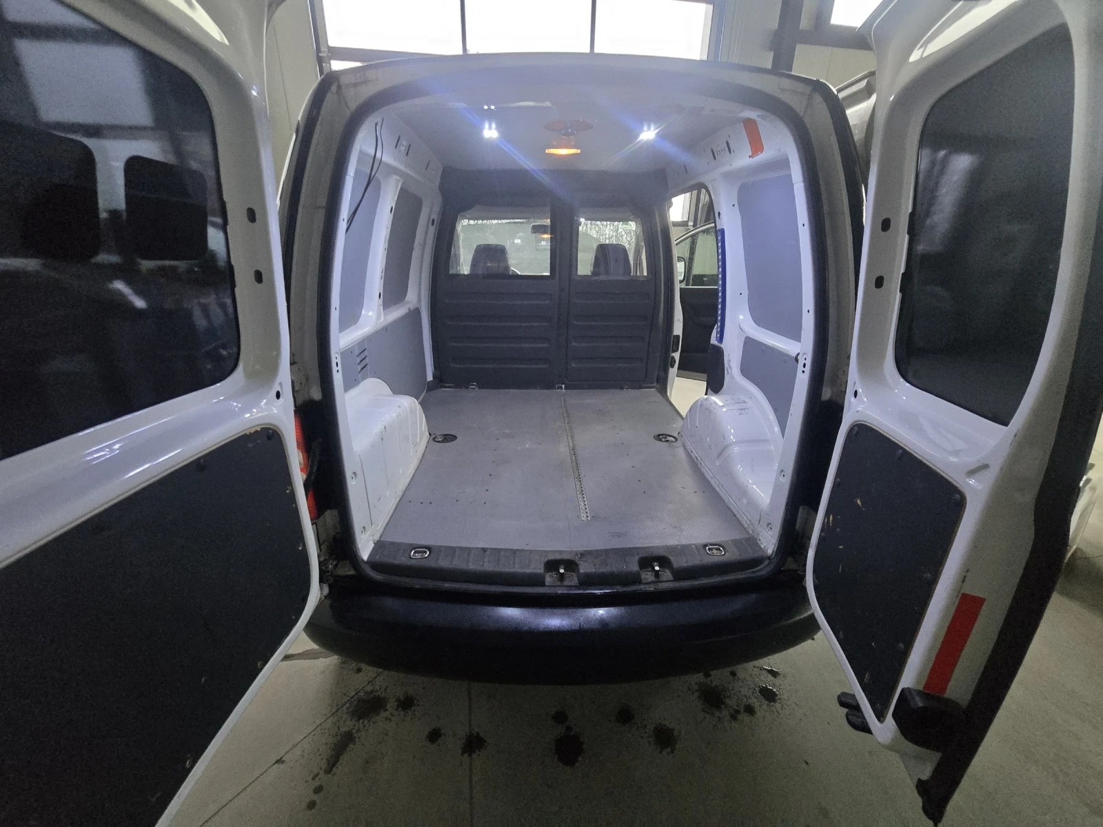 VW Caddy 2000/139000км, снимка 12 - Автомобили и джипове - 53932252