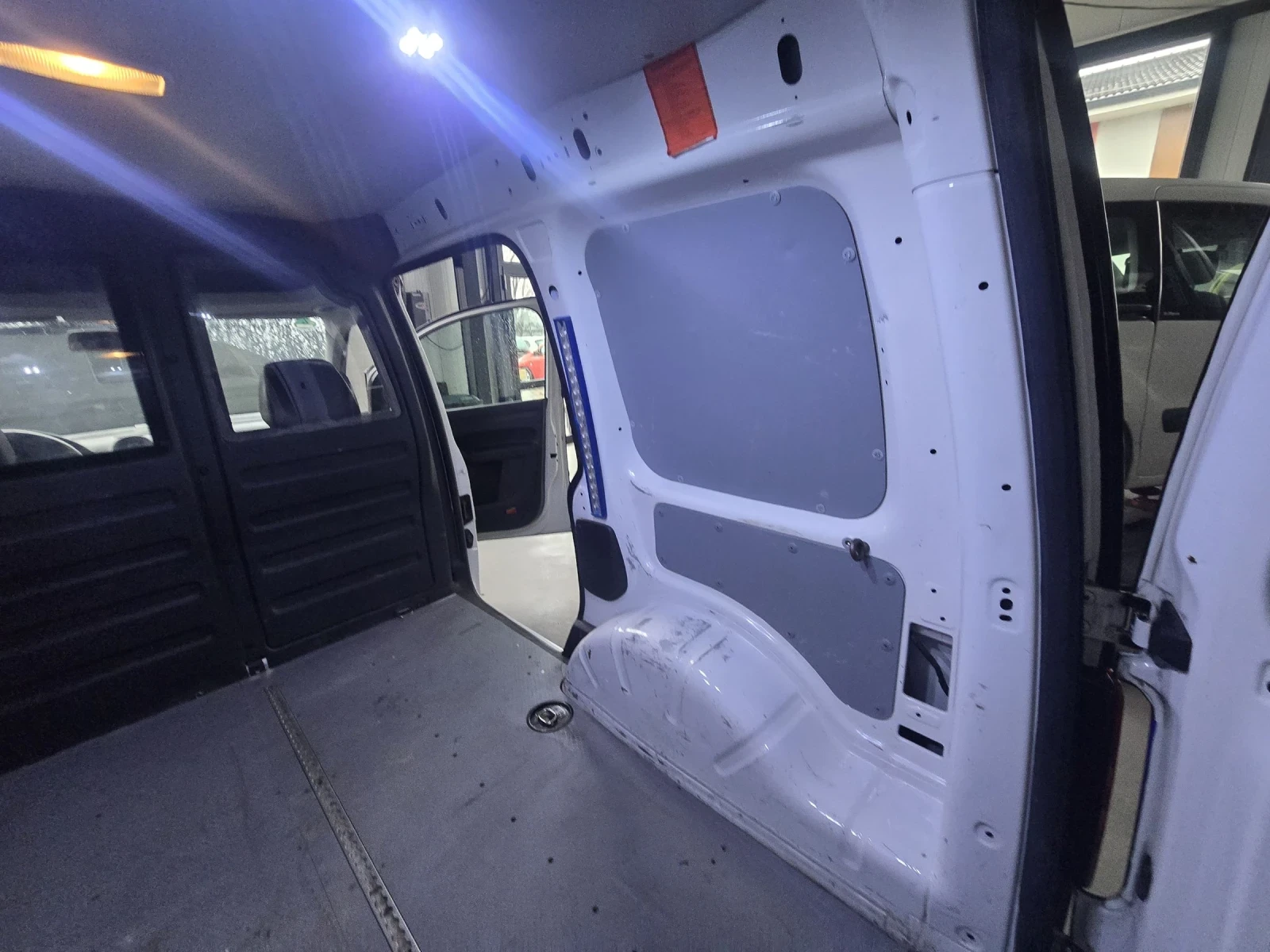 VW Caddy 2000/139000км, снимка 14 - Автомобили и джипове - 53932252