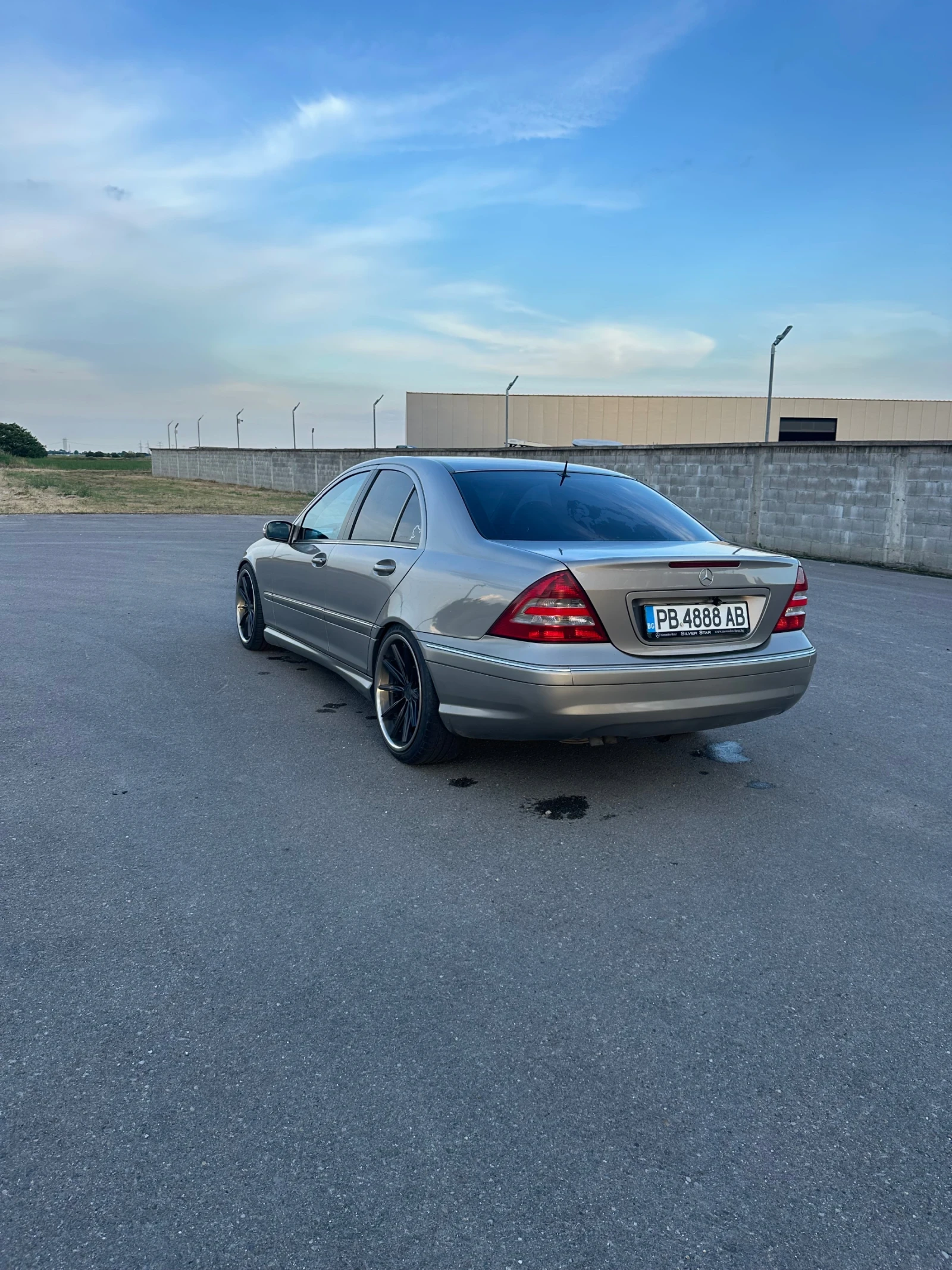 Mercedes-Benz C 220, снимка 3 - Автомобили и джипове - 54790107