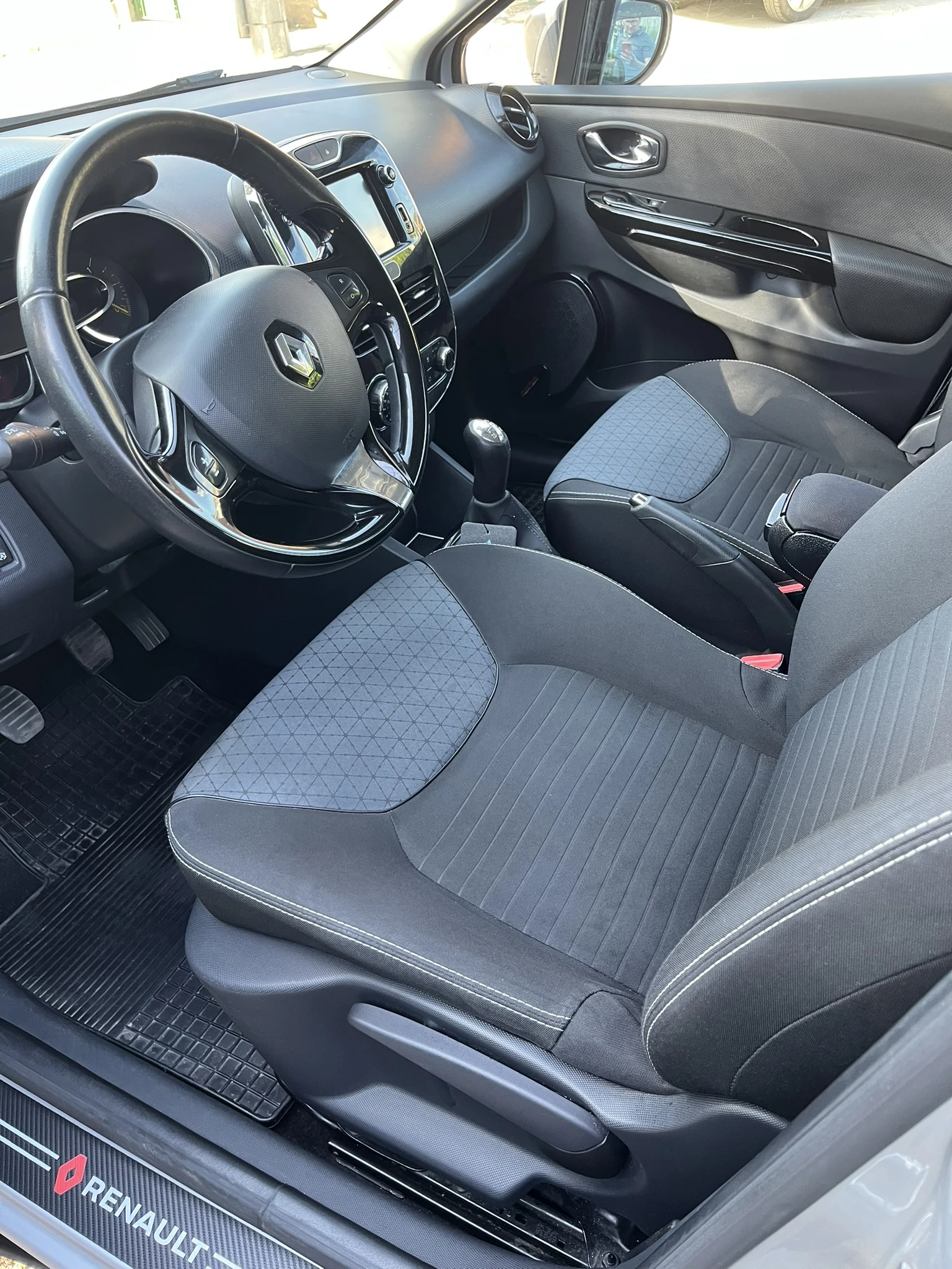 Renault Clio 1.5dci рег.обслуж., снимка 10 - Автомобили и джипове - 55084260