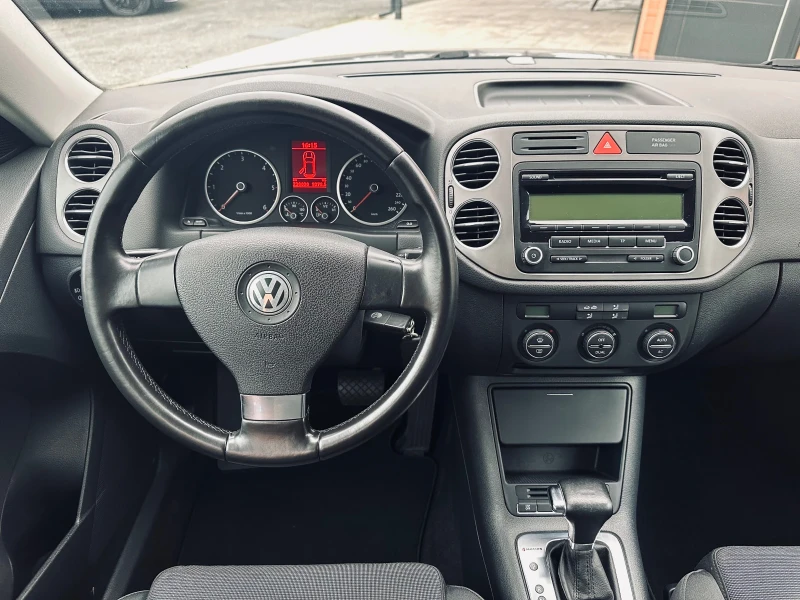 VW Tiguan 2.0 TDI/DSG/4X4, снимка 13 - Автомобили и джипове - 47940651