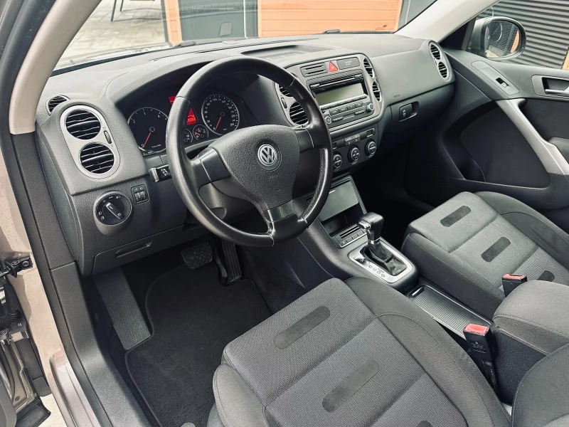 VW Tiguan 2.0 TDI/DSG/4X4, снимка 10 - Автомобили и джипове - 47940651