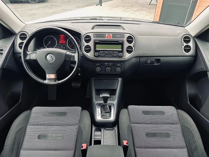 VW Tiguan 2.0 TDI/DSG/4X4, снимка 12 - Автомобили и джипове - 47940651