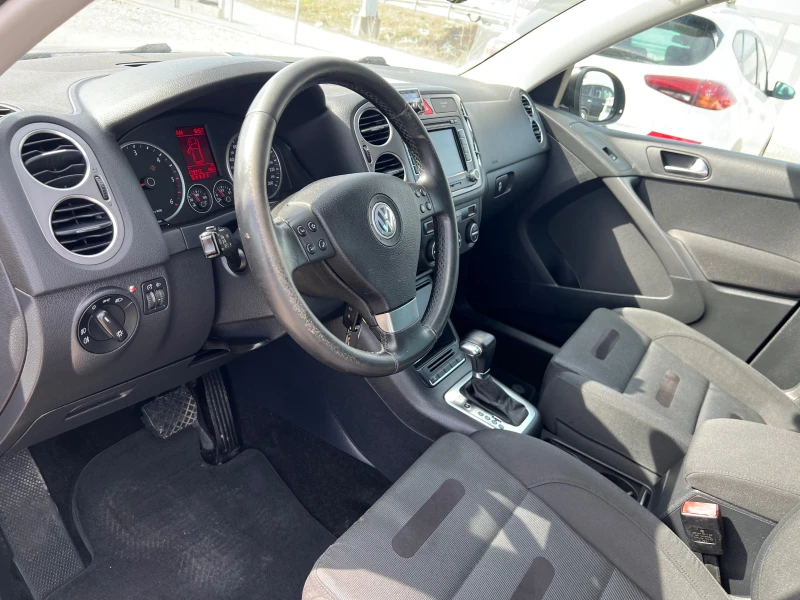 VW Tiguan 2.0 ТDI 4X4, снимка 10 - Автомобили и джипове - 49447186