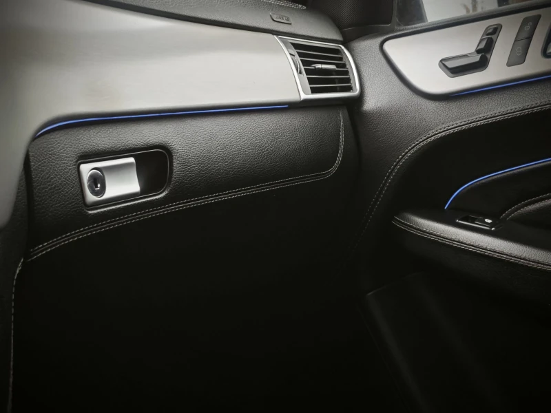 Mercedes-Benz ML 350 AMG/ОБСЛУЖЕН/КАМЕРА/ОБДУХВАНЕ, снимка 13 - Автомобили и джипове - 52566129