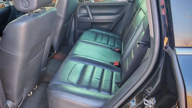 VW Touareg 3.0TDI-240k.ТОП СЪСТОЯНИЕ СЕРВИЗНА КНИЖКА , снимка 11 - Автомобили и джипове - 53109408