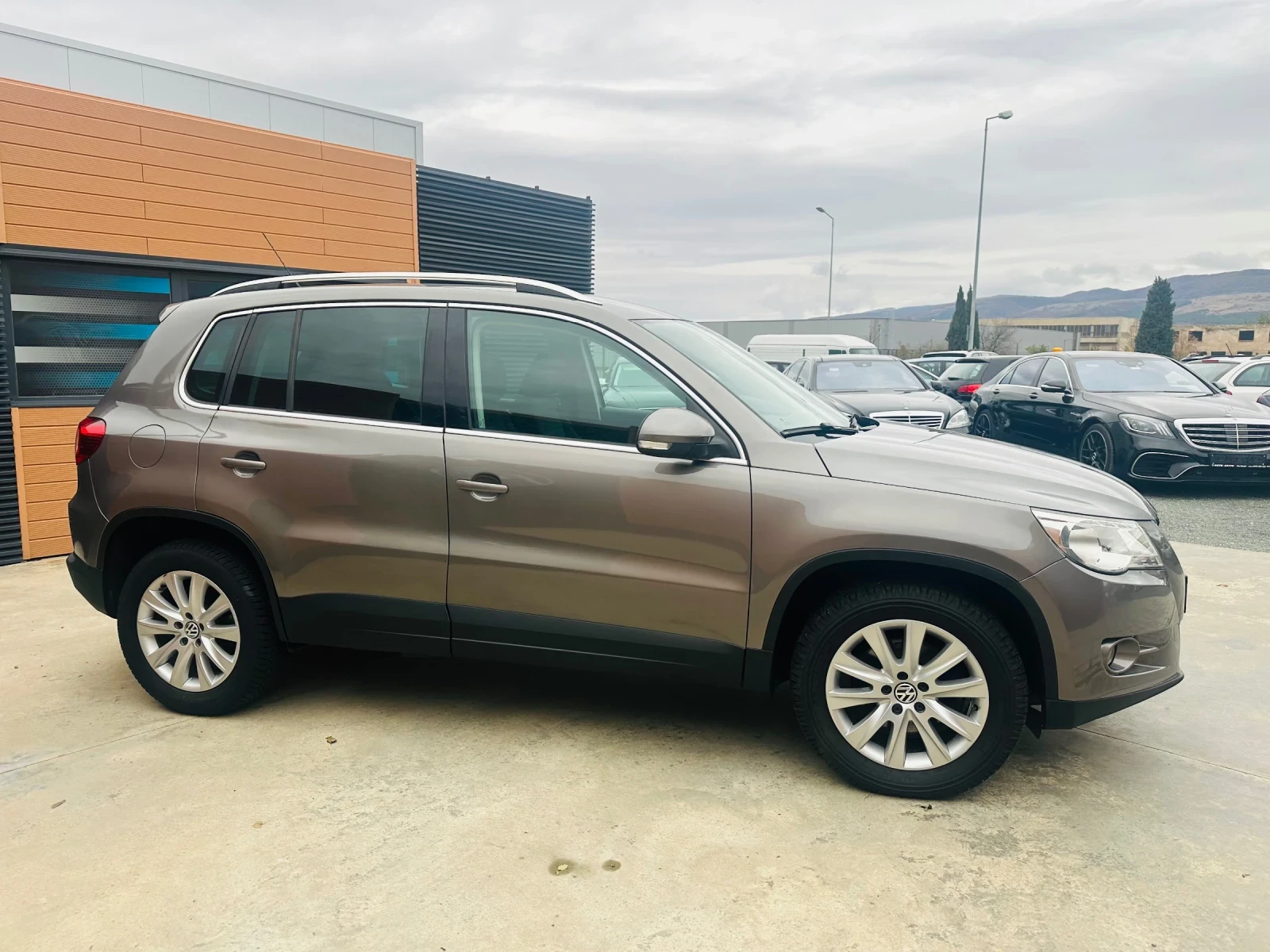 VW Tiguan 2.0 TDI/DSG/4X4 - изображение 4