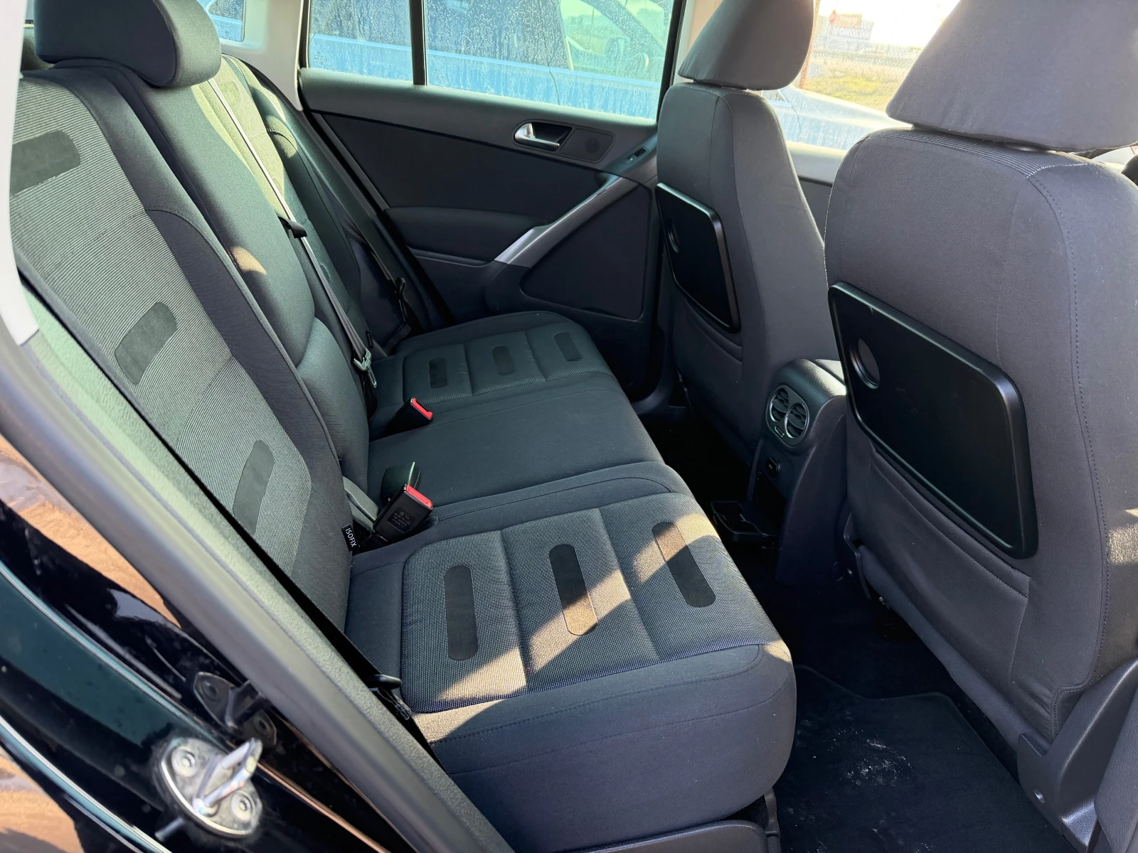 VW Tiguan 2.0 ТDI 4X4, снимка 14 - Автомобили и джипове - 49447186