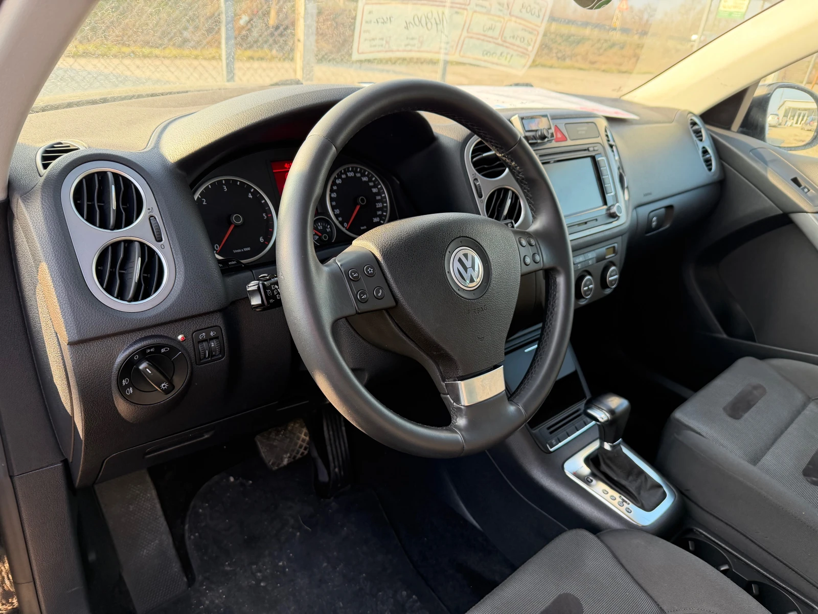 VW Tiguan 2.0 ТDI 4X4, снимка 10 - Автомобили и джипове - 49447186
