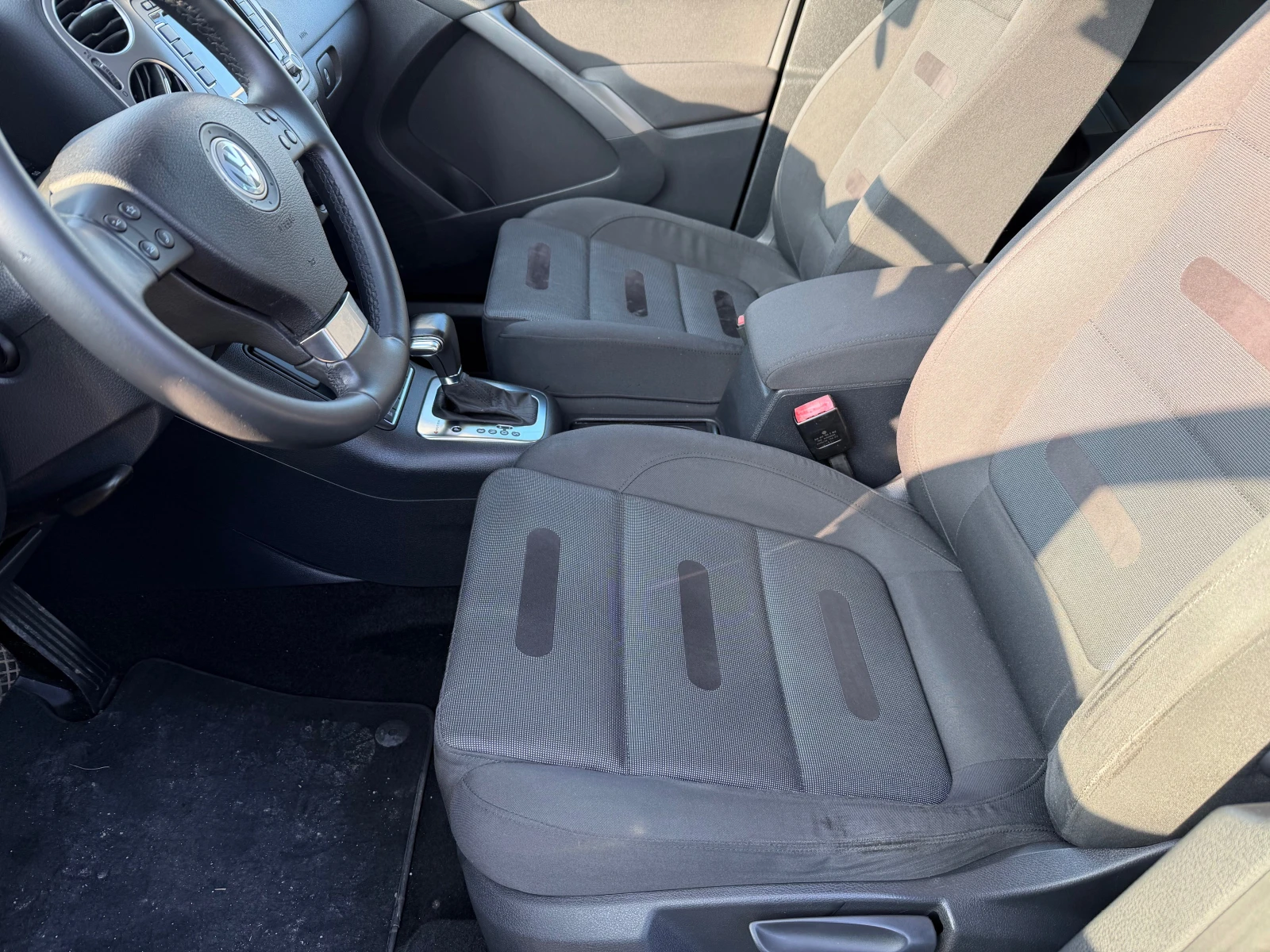 VW Tiguan 2.0 ТDI 4X4, снимка 9 - Автомобили и джипове - 49447186