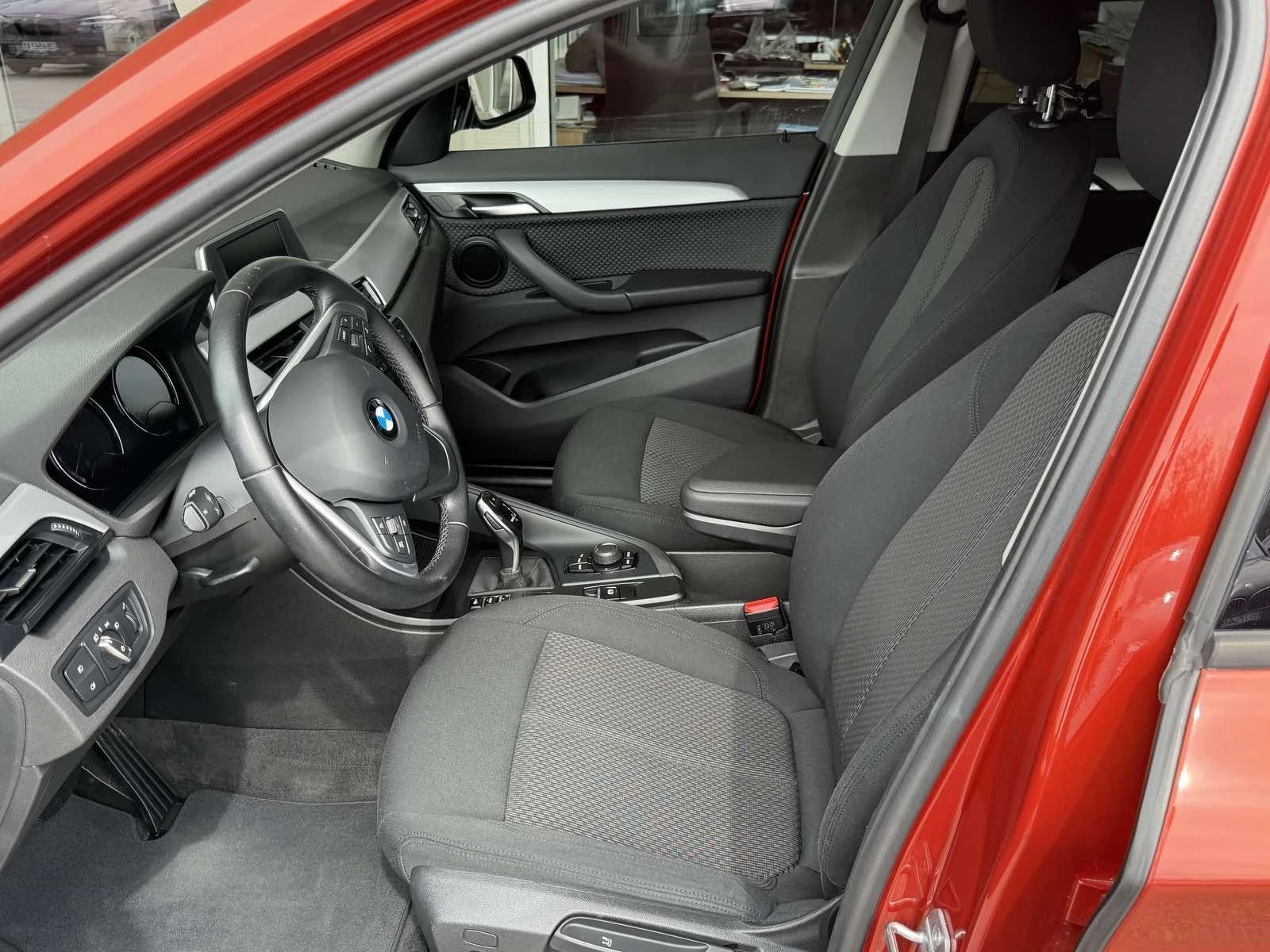 BMW X1 SDRAIV20I - изображение 2