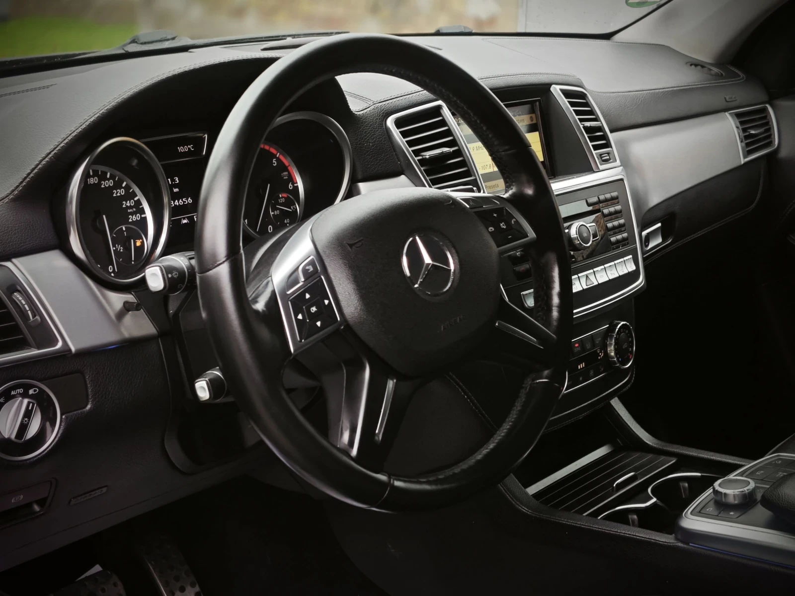 Mercedes-Benz ML 350 AMG/ОБСЛУЖЕН/КАМЕРА/ОБДУХВАНЕ - изображение 8