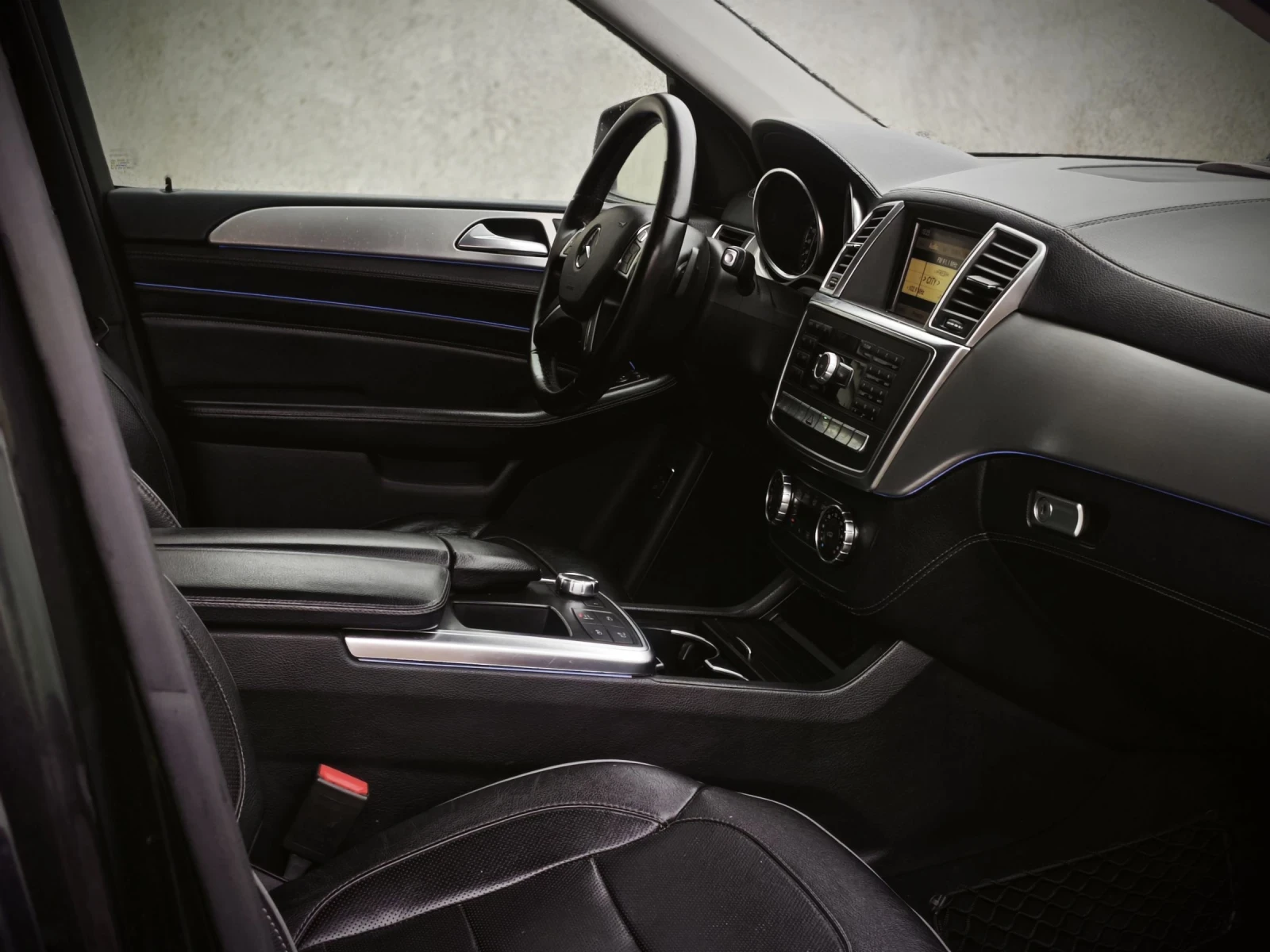 Mercedes-Benz ML 350 AMG/ОБСЛУЖЕН/КАМЕРА/ОБДУХВАНЕ - изображение 10