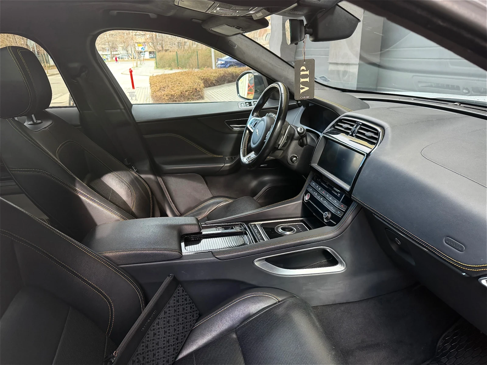 Jaguar F-PACE 300 SPORT. / Лизинг - изображение 7