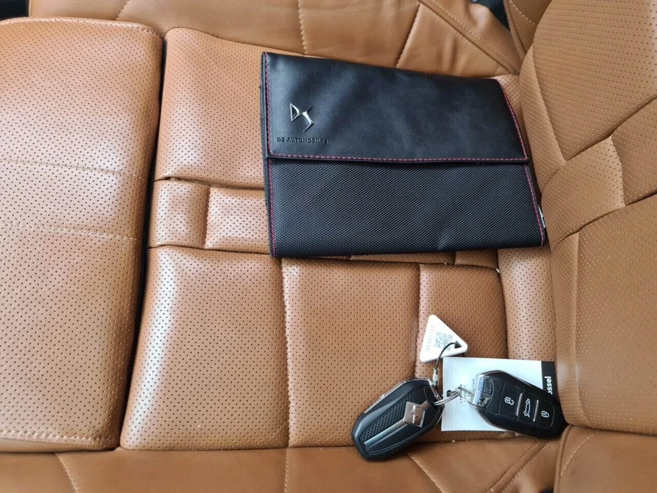 DS DS 7 Crossback Opera 4x4 Pano Night Keyless, снимка 12 - Автомобили и джипове - 54057291