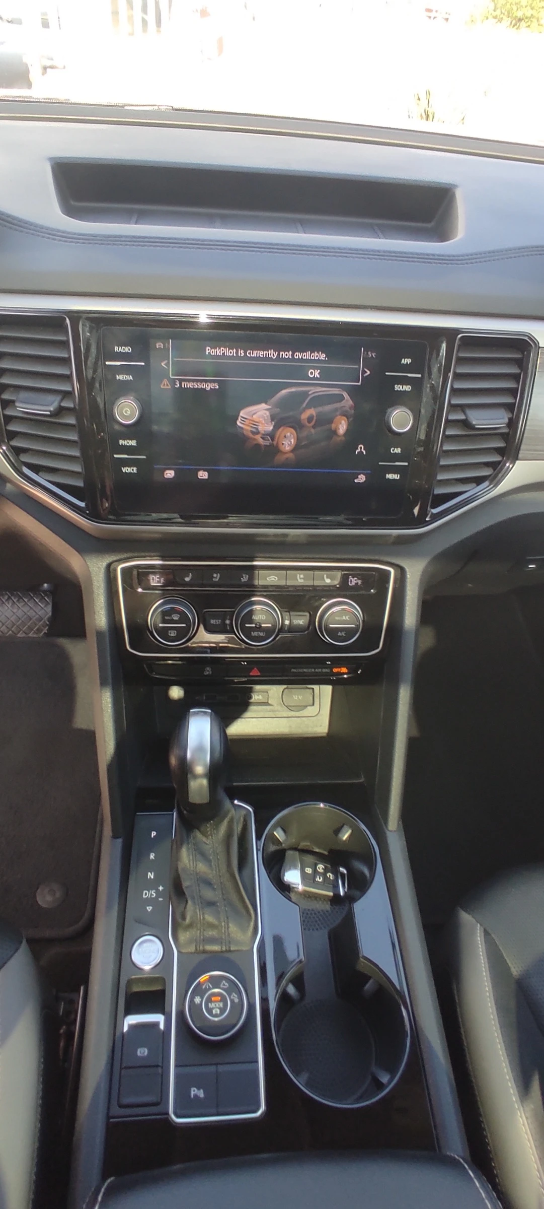 VW Atlas 4-MOTION: 3.6I-V6; 6-МЕСТА: FULL!!!, снимка 16 - Автомобили и джипове - 54344584