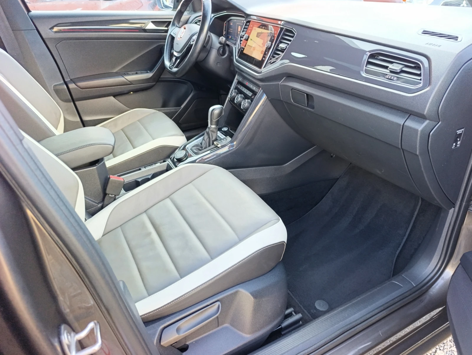 VW T-Roc 2.0 TSI DSG 4M., снимка 15 - Автомобили и джипове - 56430199