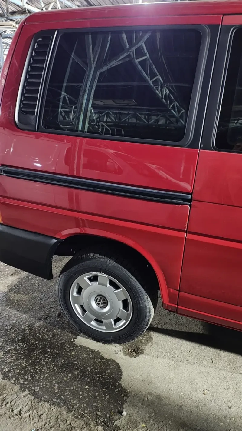 VW T4 2.5 i multivan, снимка 7 - Бусове и автобуси - 49564249