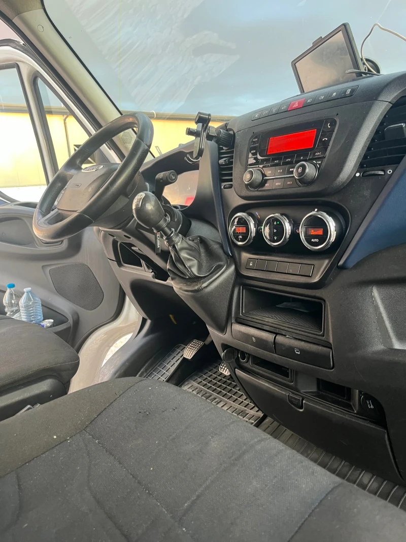 Iveco Daily 35-180, снимка 9 - Бусове и автобуси - 53357726