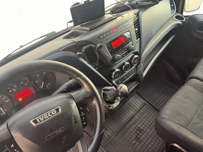 Iveco Daily 35-180, снимка 11 - Бусове и автобуси - 53357726