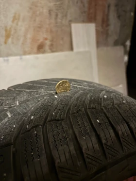 Гуми Зимни 235/45R18, снимка 8