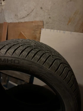 Гуми Зимни 235/45R18, снимка 2