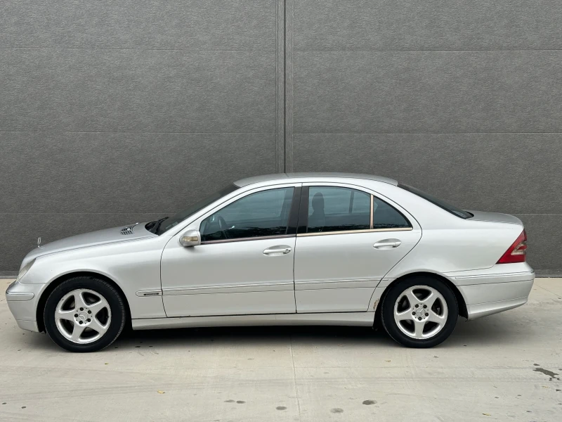 Mercedes-Benz C 220 Avantgarde, първи собственик в България, снимка 4 - Автомобили и джипове - 47473462