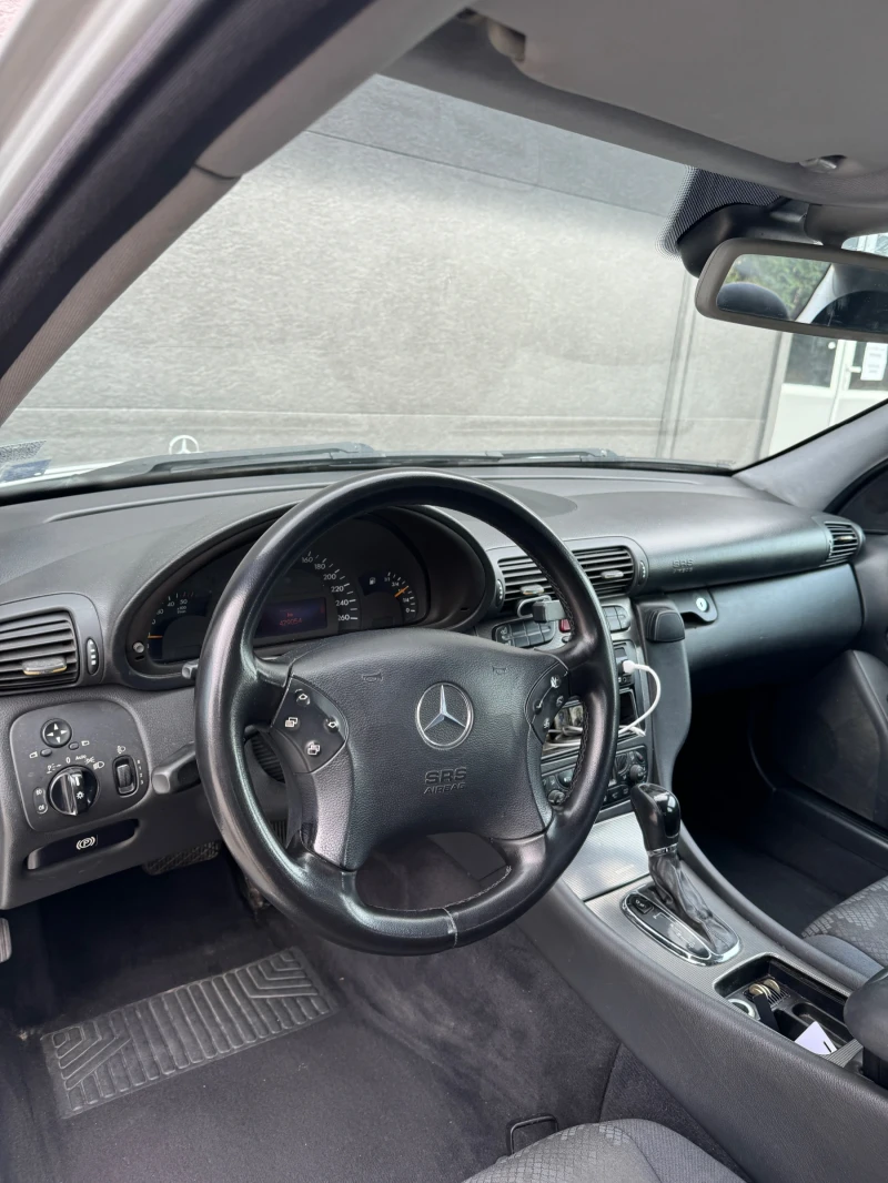 Mercedes-Benz C 220, снимка 9 - Автомобили и джипове - 47473462