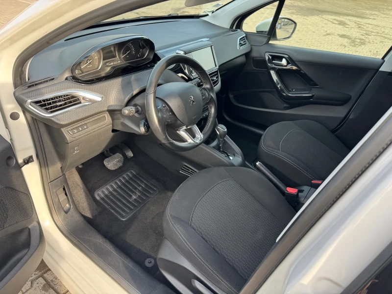 Peugeot 208, снимка 10 - Автомобили и джипове - 48767097