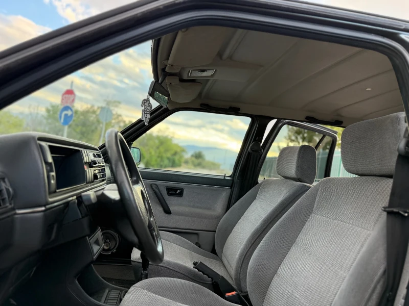 VW Golf 2 1.3i 190хил км /БЕЗ ТОЧКА РЪЖДА/, снимка 8 - Автомобили и джипове - 52147620