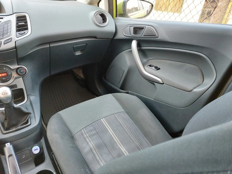Ford Fiesta, снимка 15 - Автомобили и джипове - 52937861