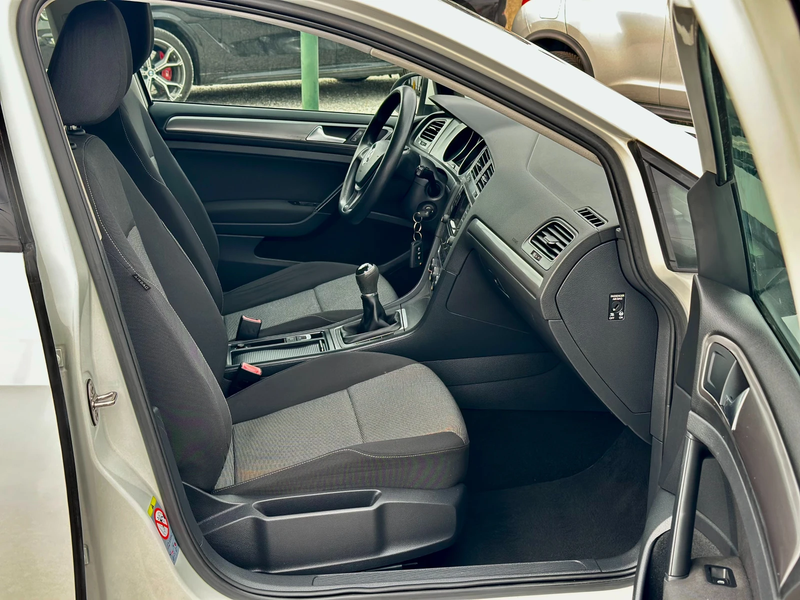 VW Golf 1.6* TDI* , снимка 7 - Автомобили и джипове - 53915416