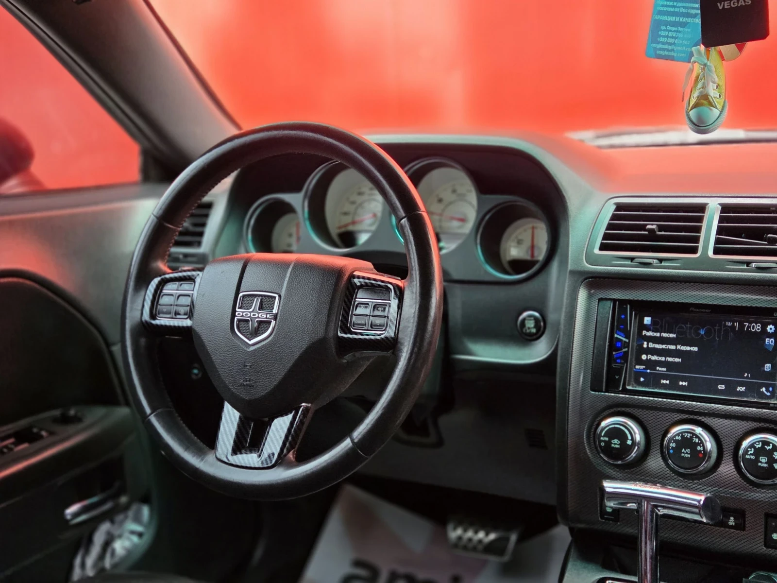 Dodge Challenger 5.7 Hemi V8, снимка 9 - Автомобили и джипове - 54102337