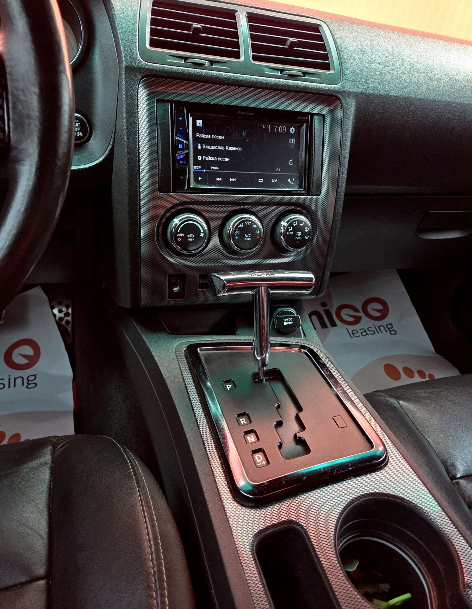 Dodge Challenger 5.7 Hemi V8, снимка 10 - Автомобили и джипове - 54102337