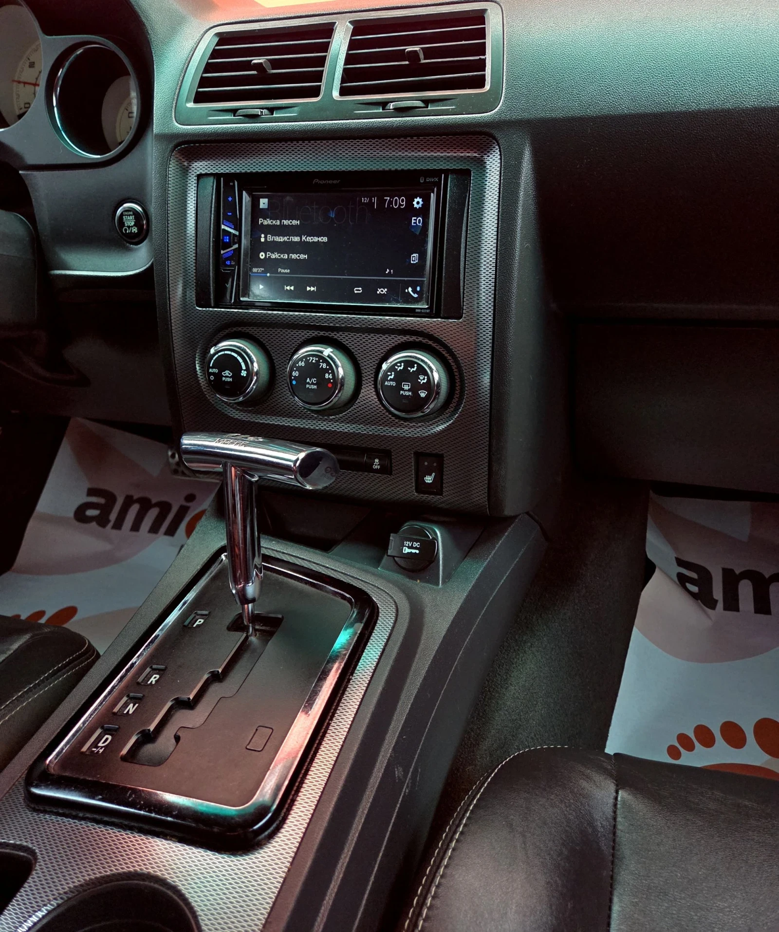 Dodge Challenger 5.7 Hemi V8, снимка 12 - Автомобили и джипове - 54102337