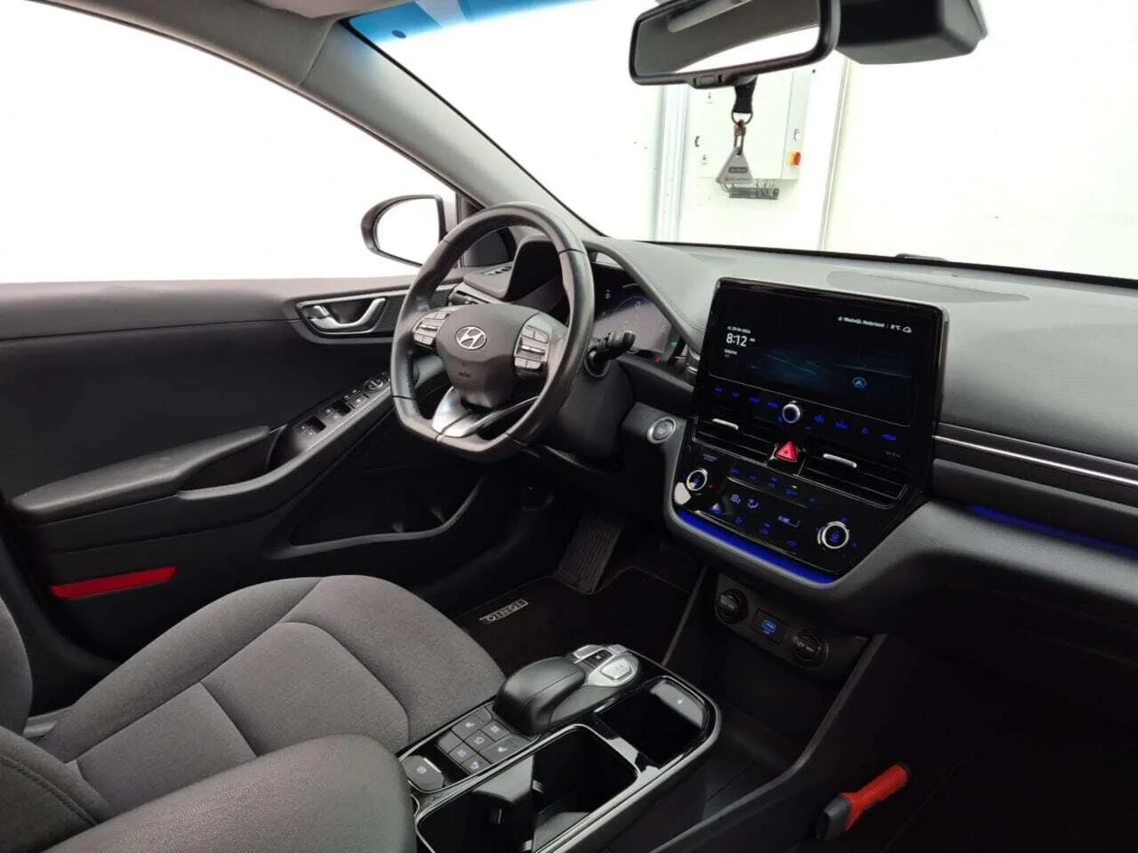Hyundai Ioniq  EV 38 kWh Comfort Aut. LED Head-Up, снимка 5 - Автомобили и джипове - 54595521