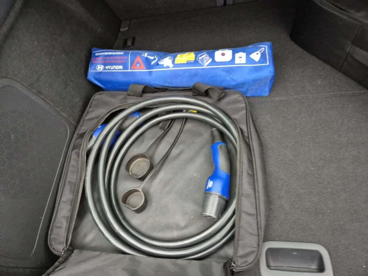 Hyundai Ioniq  EV 38 kWh Comfort Aut. LED Head-Up, снимка 12 - Автомобили и джипове - 54595521