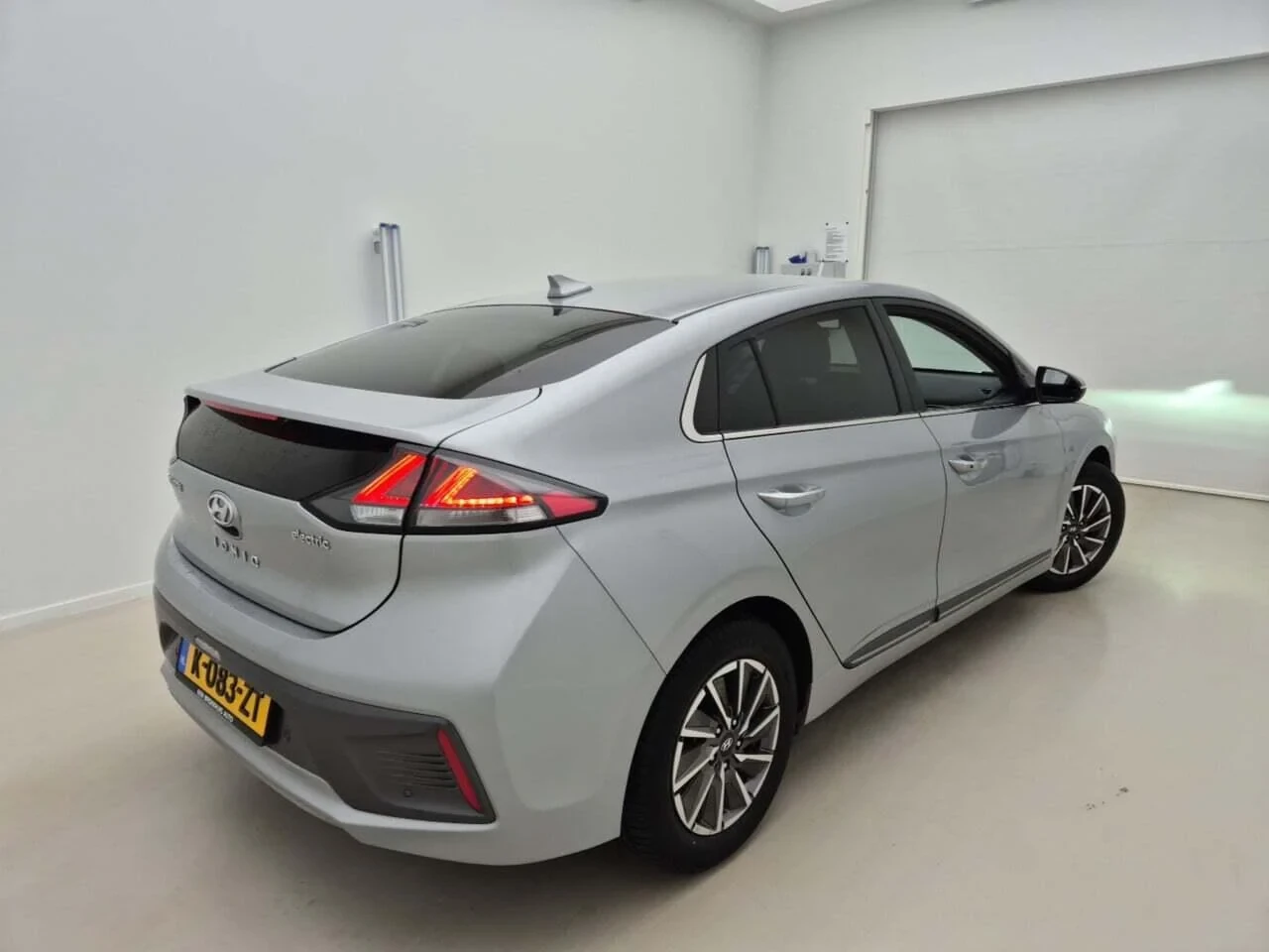 Hyundai Ioniq  EV 38 kWh Comfort Aut. LED Head-Up, снимка 4 - Автомобили и джипове - 54595521