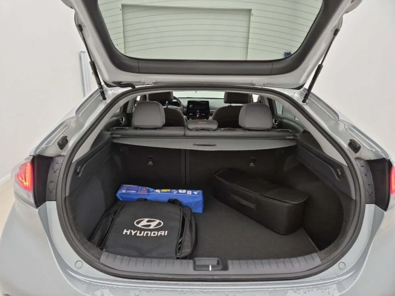 Hyundai Ioniq  EV 38 kWh Comfort Aut. LED Head-Up, снимка 14 - Автомобили и джипове - 54595521