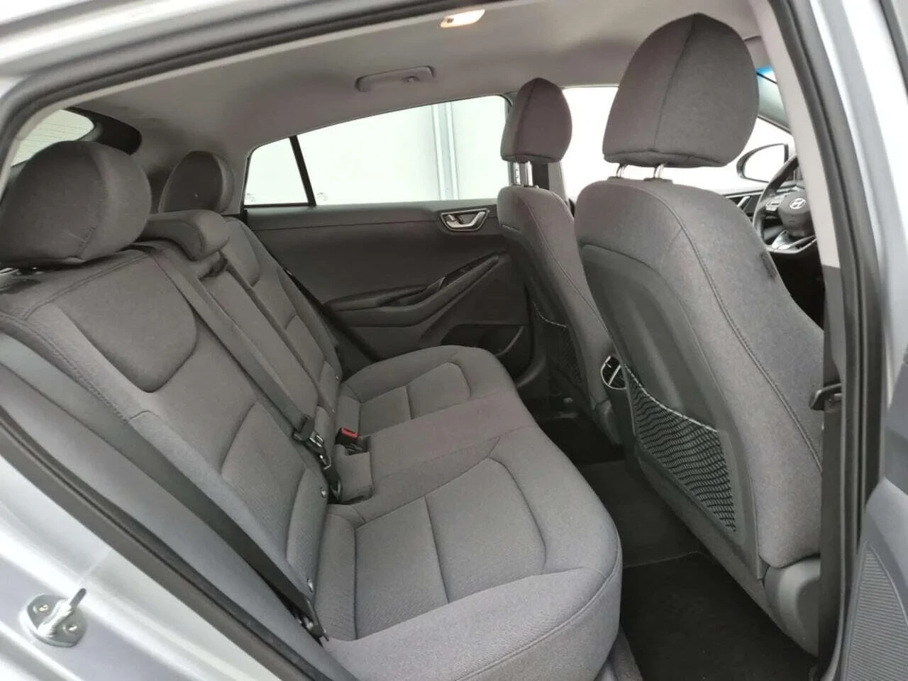 Hyundai Ioniq  EV 38 kWh Comfort Aut. LED Head-Up, снимка 15 - Автомобили и джипове - 54595521