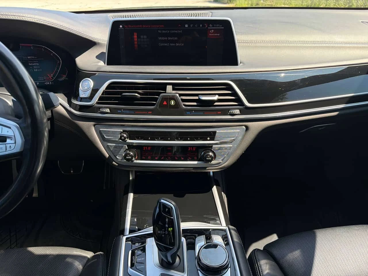 BMW 750 Li xDrive M SPORT/Harman Kardon/Massage/Very Rare, снимка 9 - Автомобили и джипове - 55470644