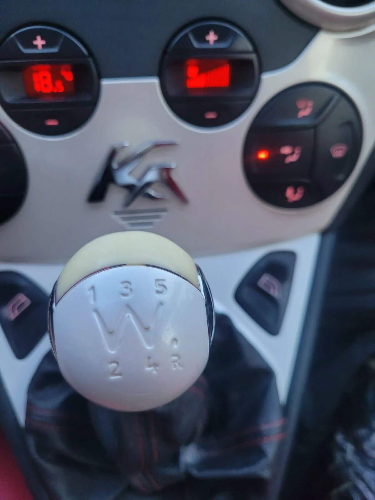 Ford Ka, снимка 11 - Автомобили и джипове - 55565560