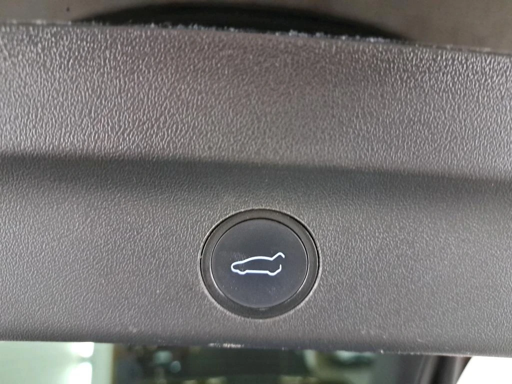 Tesla Model Y LONG RANGE DUAL MOTOR LED NAVI 92% SoH, снимка 13 - Автомобили и джипове - 56114182